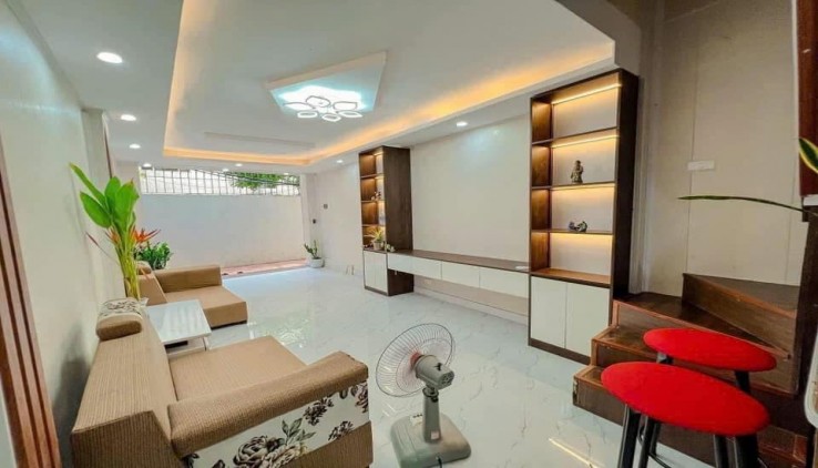 Cho thuê nhà đẹp ngõ 111 Yên Xá, 40m2, 3.5 tầng, 4 ngủ, 10.5 Triệu - VP Công ty, KD onl, ở gđ, nhóm